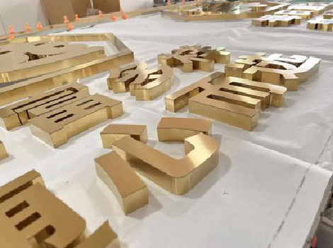 界首拉丝不锈钢字的特点。